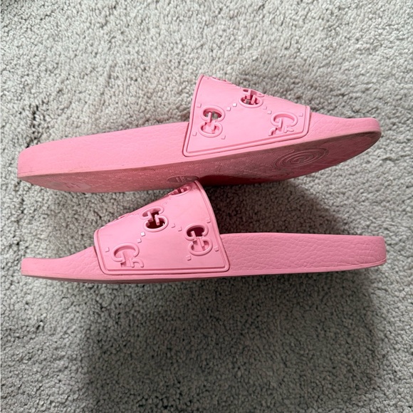 Gucci Embossed Pink Slides - Picture 5 of 10